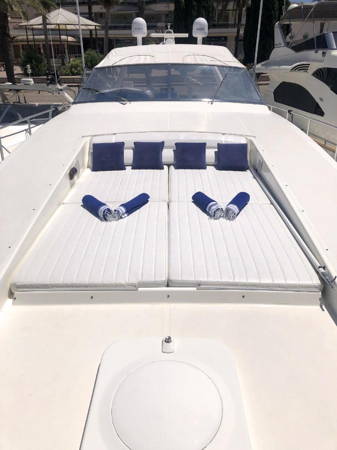 Home Sweet Boat - Chambres D'Hotes Empuriabrava Eksteriør billede
